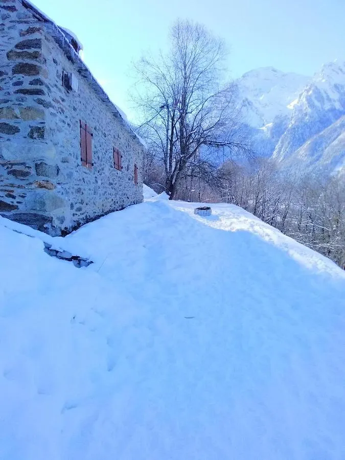 Сasa de vacaciones Granges LASCOSTES isolées et insolites en montagne à Loudenvielle dans les HAUTES-PYRENEES du dimanche au dimanche en principe néanmoins pour des séjours entre 4 et 7 nuits contactez-nous par la messagerie Francia