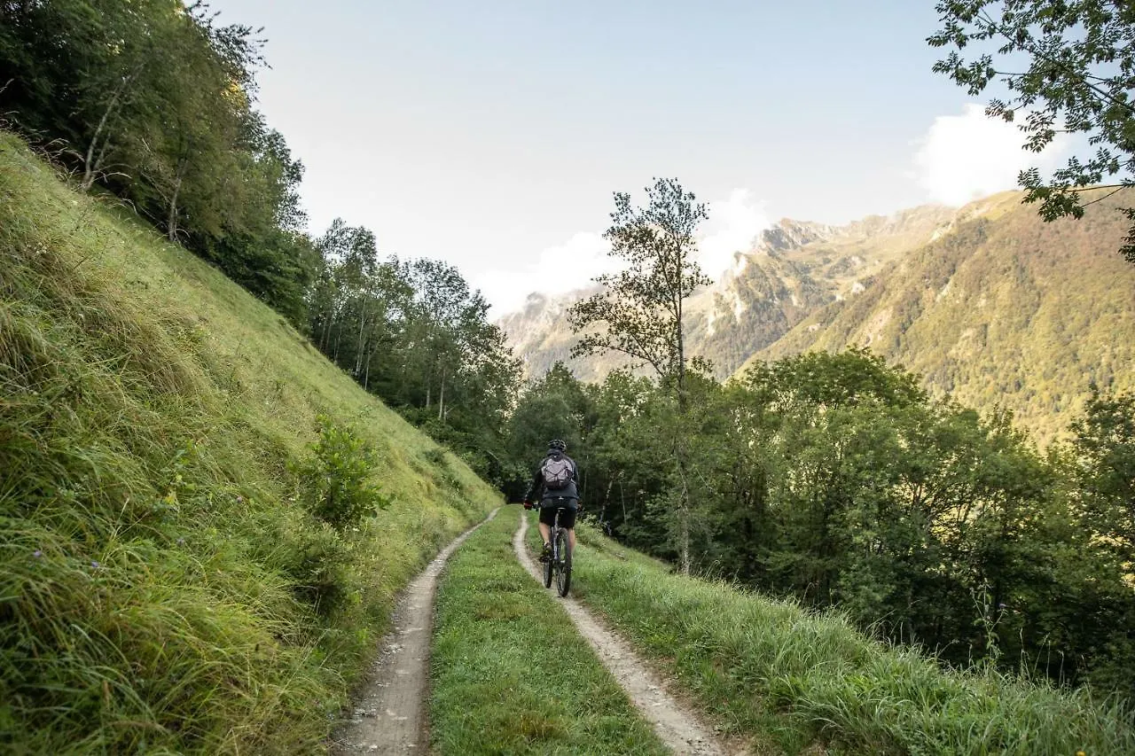 Granges LASCOSTES isolées et insolites en montagne à Loudenvielle dans les HAUTES-PYRENEES du dimanche au dimanche en principe néanmoins pour des séjours entre 4 et 7 nuits contactez-nous par la messagerie